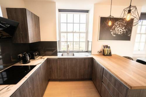 Trendy 1 Bedroom Apartment With Large Terrace Area