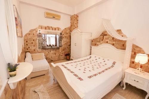 Herakles Hotel