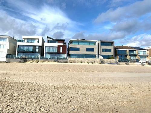 Sandbanks Apartment Wth Parking Minutes From Beach