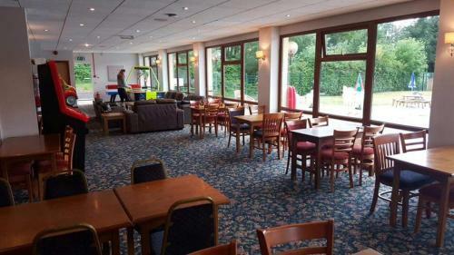 Lodge 147 Snowdon Drive, Glan Gwna