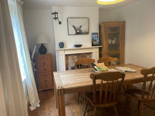 Cosy Detached Toll Cottage With Spacious Garden