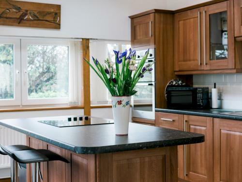Pass The Keys Peaceful & Coastal 2 Bedroom Cottage