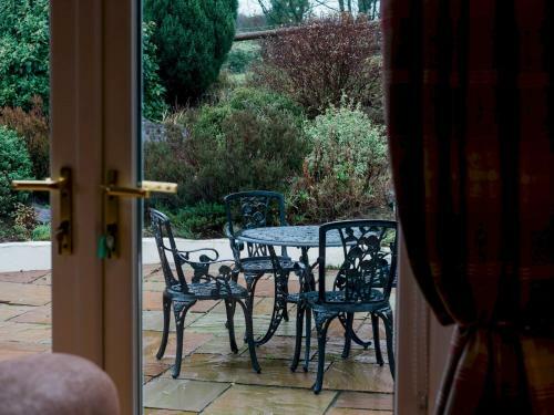 Pass The Keys Peaceful & Coastal 2 Bedroom Cottage