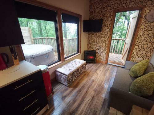 Tiny House-hot Tub-st Clears-pembrokeshire-tenby