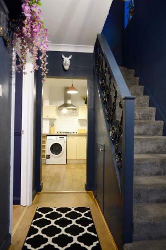 'the Hillside' - Entire House - Free Multiple Parking - Superfast Wifi