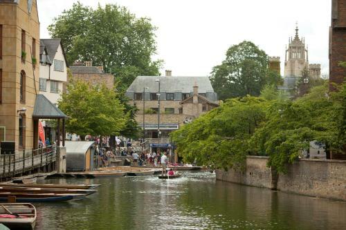 2 Bedroom City Centre Townhouse - With Parking