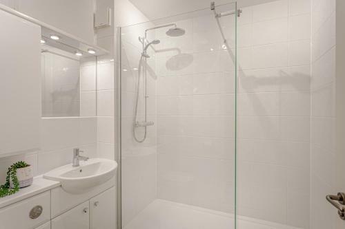 2 Bedroom City Centre Townhouse - With Parking