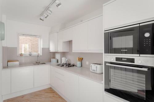 2 Bedroom City Centre Townhouse - With Parking