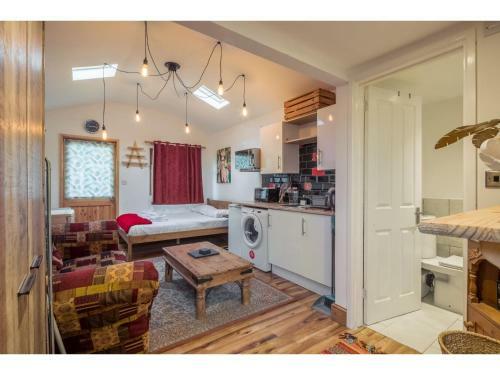 Hostal Pass The Keys Quirky Cabin In Cambridge