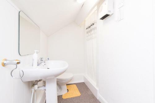 *beautiful Apartment*free Gated Parking* Fast Wifi