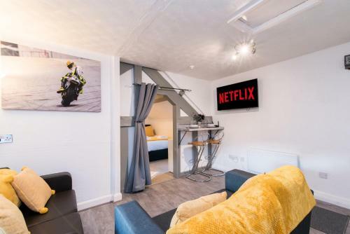 *beautiful Apartment*free Gated Parking* Fast Wifi