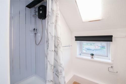 *stunning Studio Apartment*free Gated Parking*