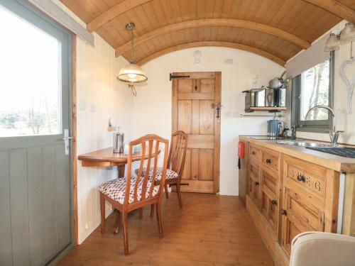 Forton House Shepherds Hut 2