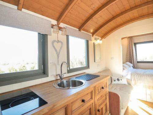 Forton House Shepherds Hut 2