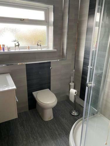 Large Holiday Home In Cardiff. Sleeps 4great Area