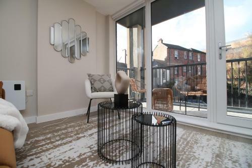 Apartamento Luxury 2 Br Flat, 6 Mins Drive In City Centre!