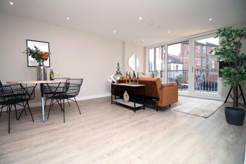 Apartamento Luxury 2 Br Flat, 6 Mins Drive In City Centre!