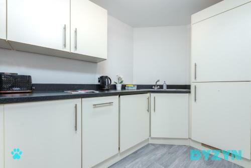 Apartamento Dyzyn Living - B2b Stays -secure Parking -great Location