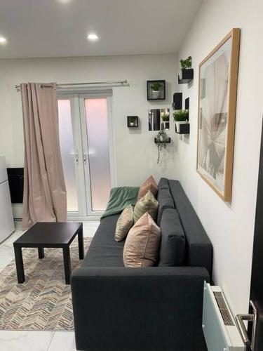 Modern Apartment, Perfect For Couples, 15 Mins Drive City Centre