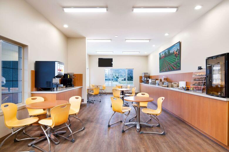 Hotel Kelowna Inn & Suites