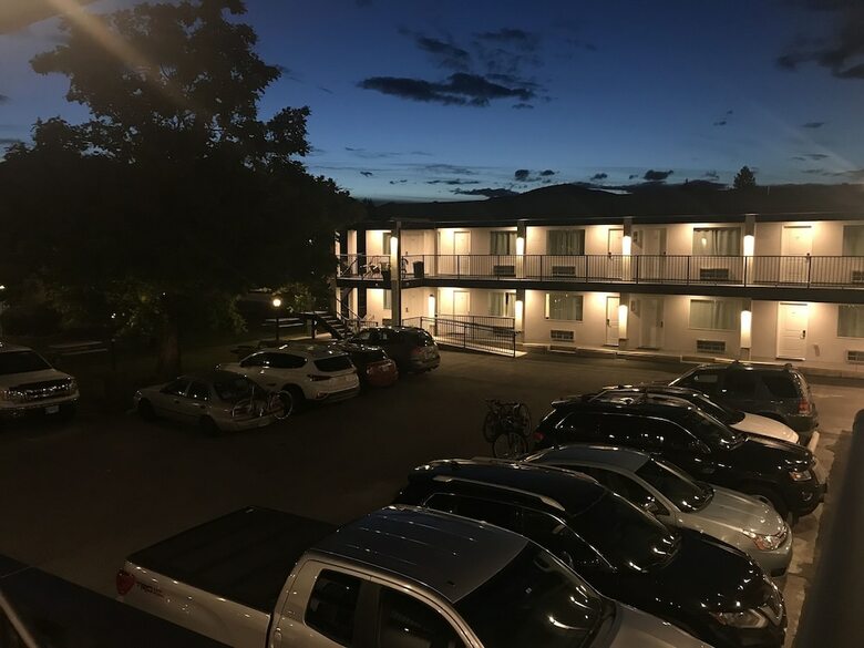 Oasis Inn (formerly Known As Chinook And Oasis Motel)