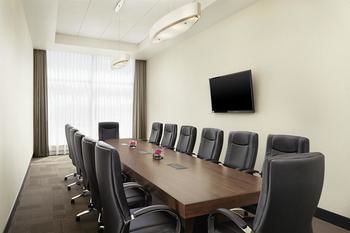 Hotel Four Points By Sheraton Kelowna Airport