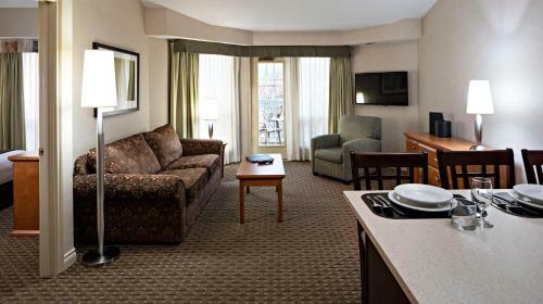 Hotel Delta Grand Okanagan Resort