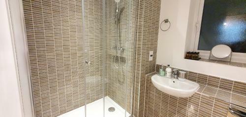Sterling House, Dartford With Netflix & Amazon Music