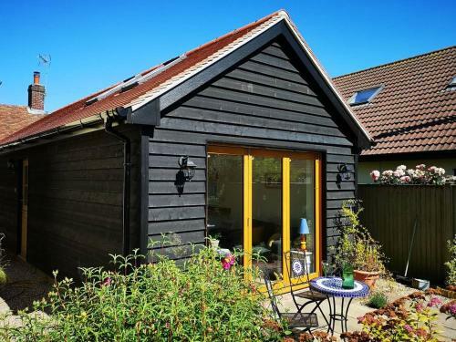 The Bird House At Woodburn Cottage