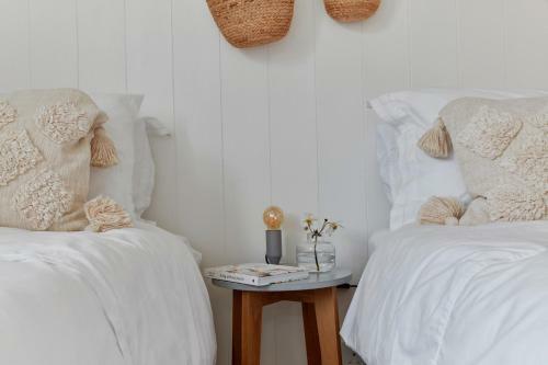 A Cool Coastal Retreat On Kingsdown Beach - The White House