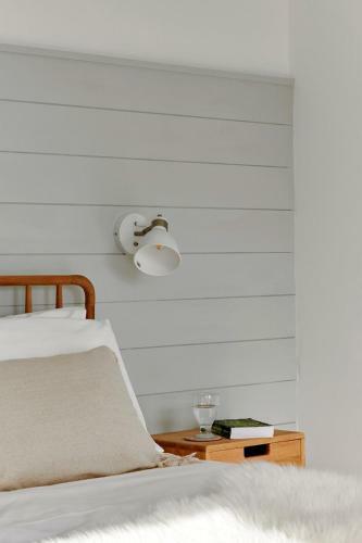 A Cool Coastal Retreat On Kingsdown Beach - The White House