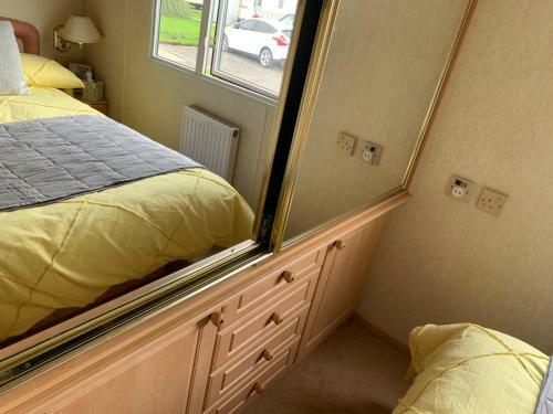 26 Riverview 8 Berth Caravan With Free Fishing