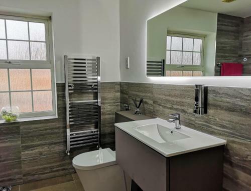 Stunning Room With Large Private Bathroom