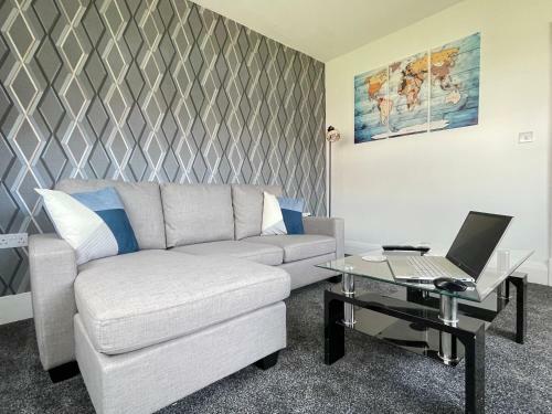 Spacious House, Ideal For Contractors, Leisure Or Corporate Stays