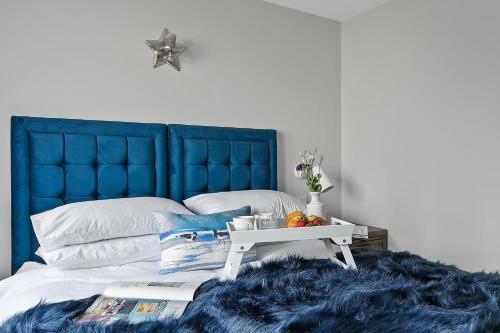 2 de Courcey House - Architect Designed Luxury Apartment With Parking, Central Dartmouth