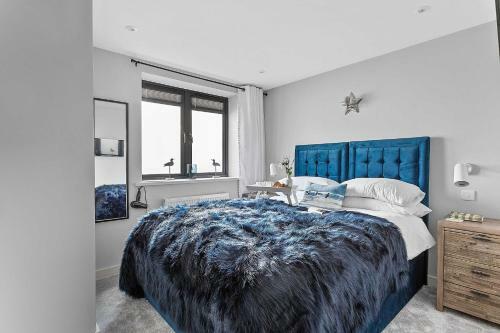 2 de Courcey House - Architect Designed Luxury Apartment With Parking, Central Dartmouth