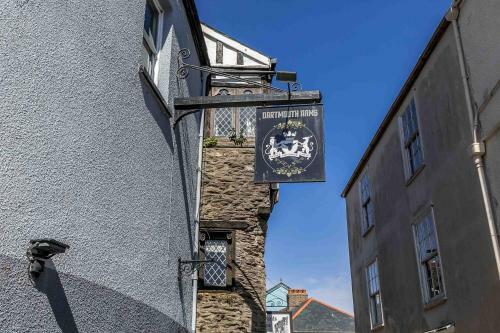 2 de Courcey House - Architect Designed Luxury Apartment With Parking, Central Dartmouth