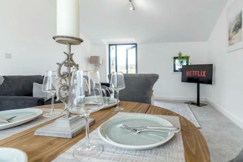 2-bedroom Holiday Home With Parking