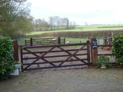 Crossways Self-catering Cottage - Self Contained