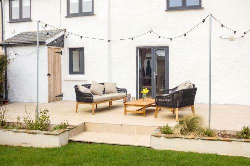 Beautiful Rural Cottage By The Coast
