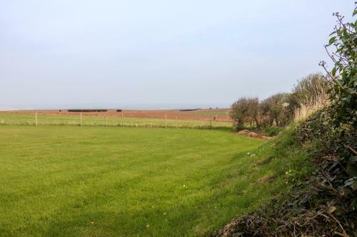 Beautiful Rural Cottage By The Coast