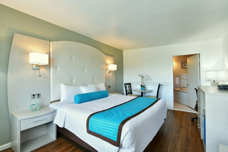 Hotel The Freeport Inn And Marina