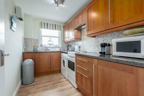 Lovely 2 Bedroom Apartment In Elie