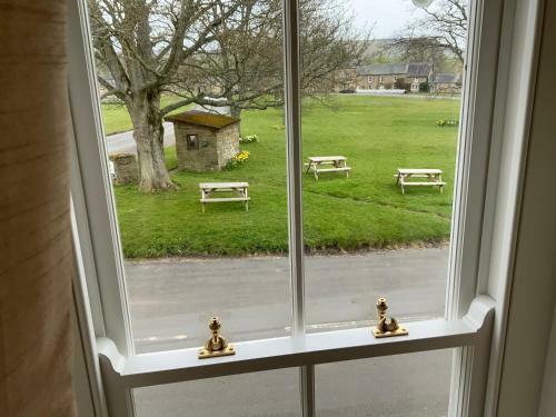 Posada Bird In Bush Elsdon