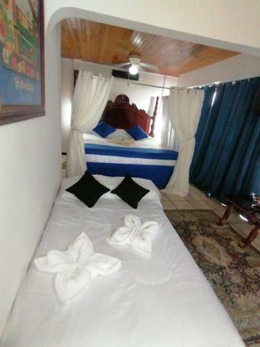 Val Hotel Manuel Antonio Cr
