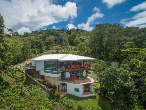 Luxurious 5 Bed 45 Ba Home With Amazing Ocean Views And Private Beach Access