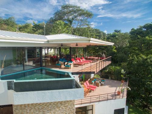 Luxurious 5 Bed 45 Ba Home With Amazing Ocean Views And Private Beach Access