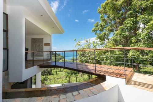 Luxurious 5 Bed 45 Ba Home With Amazing Ocean Views And Private Beach Access
