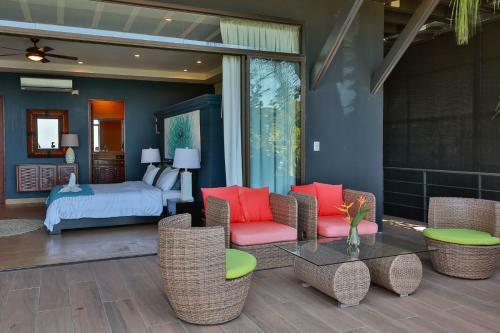 Luxurious 5 Bed 45 Ba Home With Amazing Ocean Views And Private Beach Access