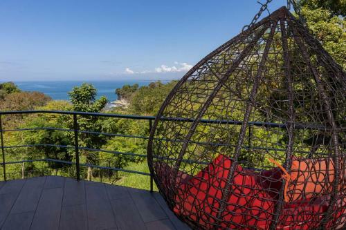 Luxurious 5 Bed 45 Ba Home With Amazing Ocean Views And Private Beach Access